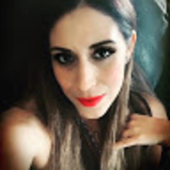 Meet your Posher, Lorena - Picture 1 of 1
